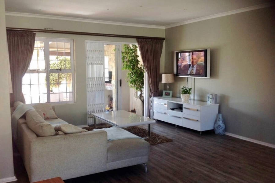 To Let 4 Bedroom Property for Rent in Sunningdale Western Cape